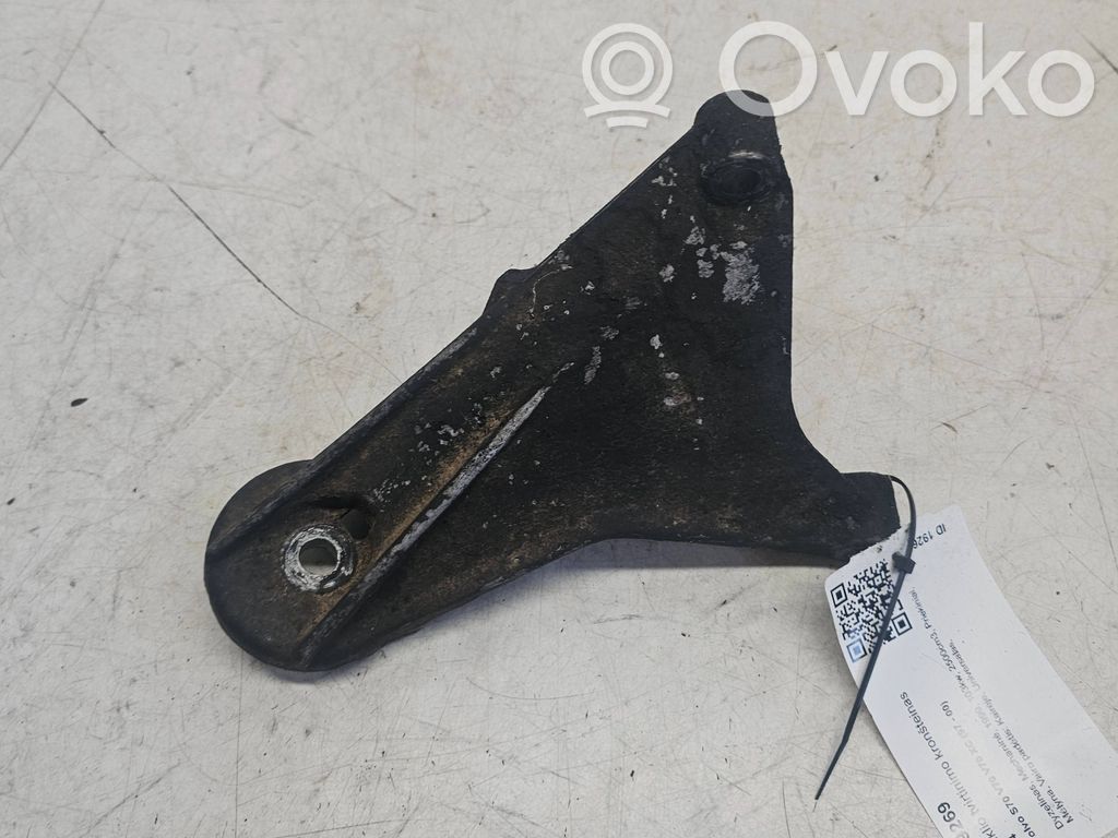 Volvo S70  V70  V70 XC Engine mounting bracket 