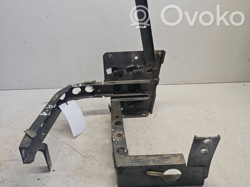Front bumper mounting bracket   4D0821138