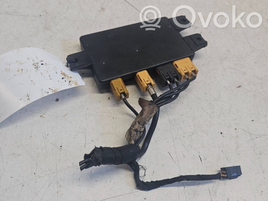 Audi A6 S6 C5 4B Pystyantennivahvistin 