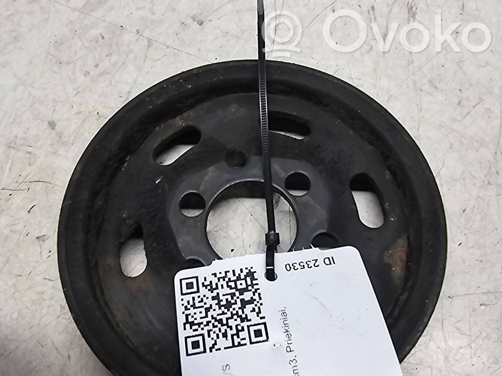 Audi A4 S4 B5 8D Ohjaustehostimen pumpun hihnapyörä 