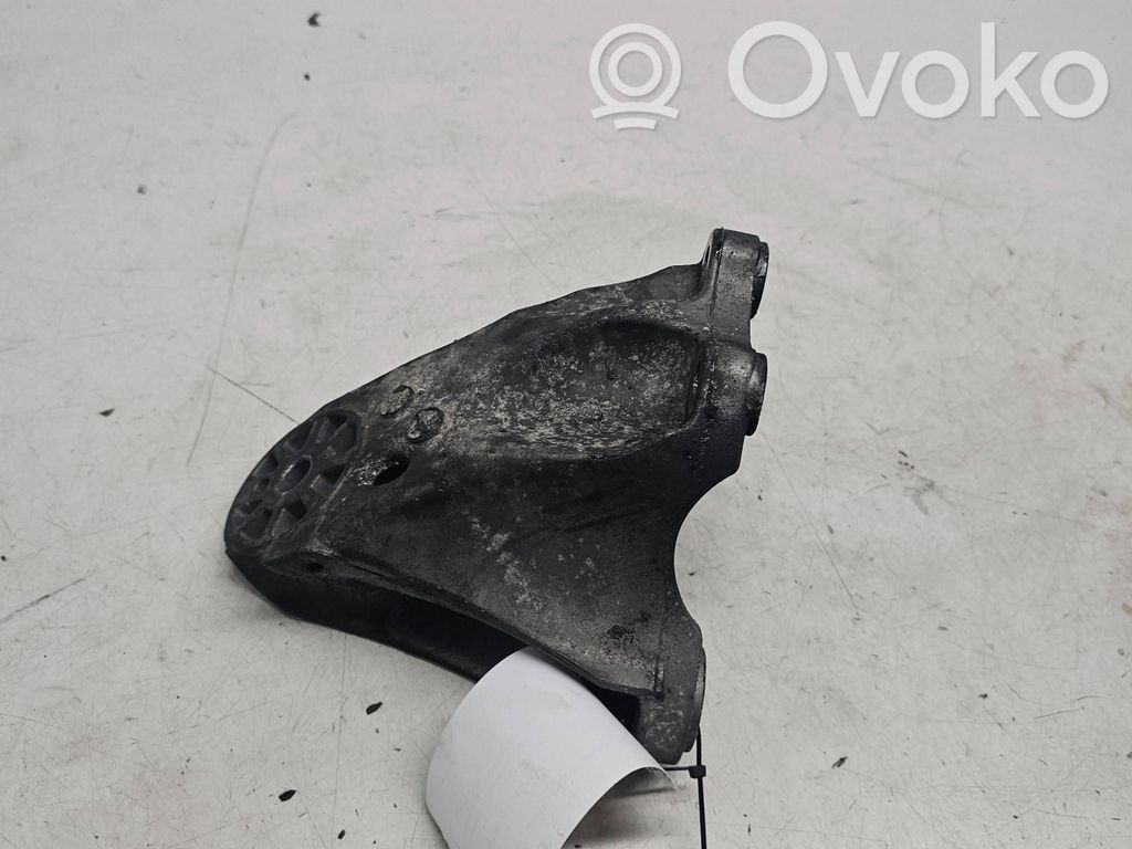 Audi Q7 4L Engine mounting bracket 