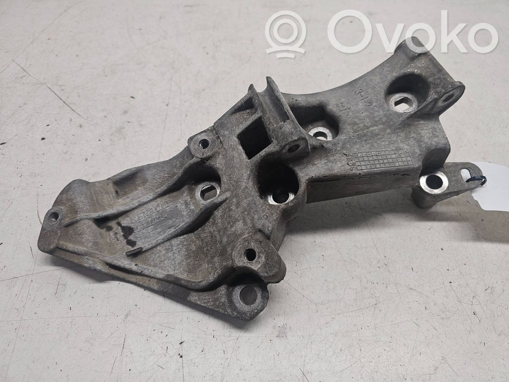Renault Megane II Generator/alternator bracket 
