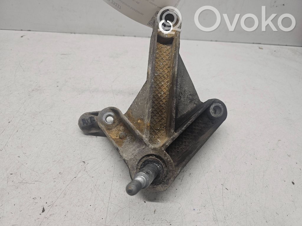 Renault Megane II Engine mounting bracket 