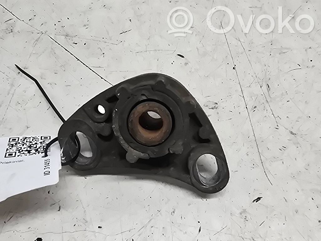 Engine mount bracket   8666204
