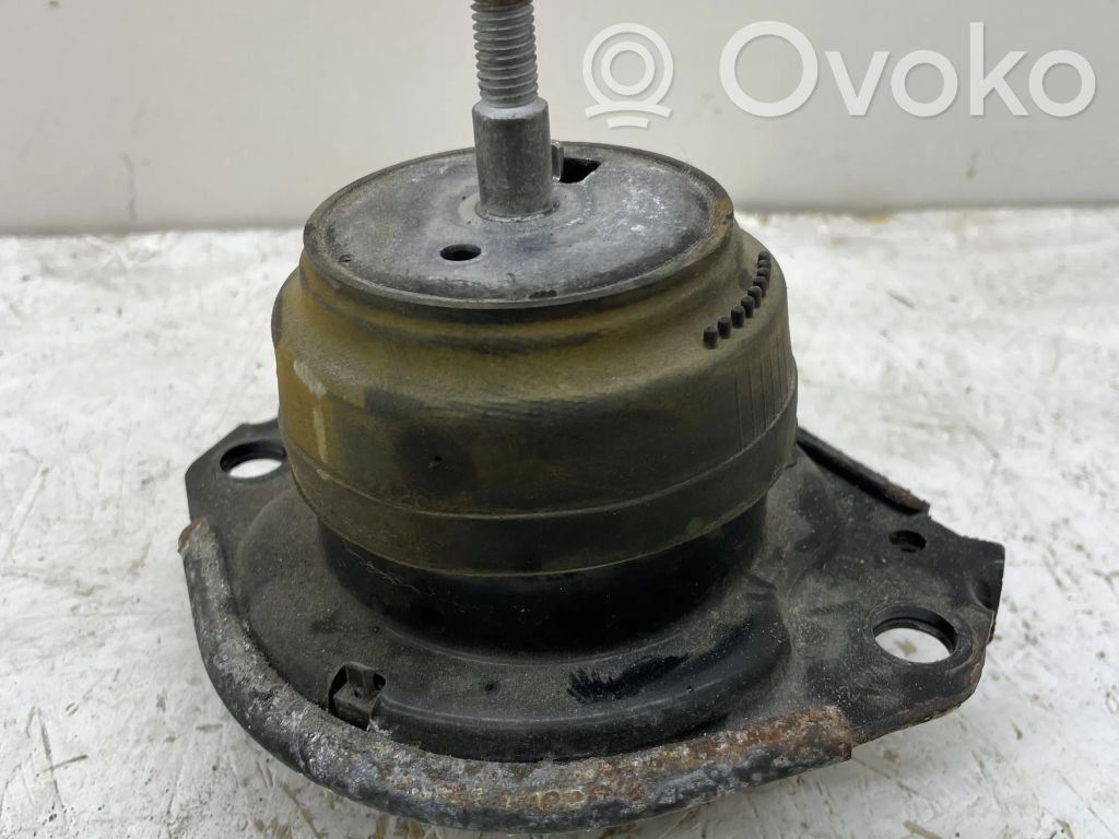Engine mount bracket   68252518AA,P68252518AA