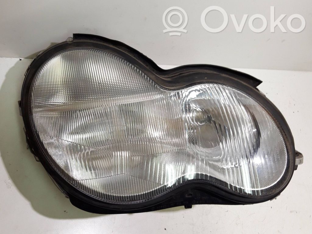 Mercedes-Benz C W203 Lampa przednia 