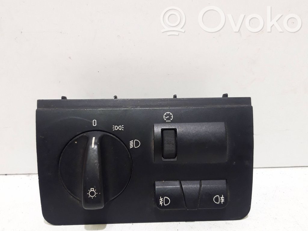 Light switch   8380255,037045051