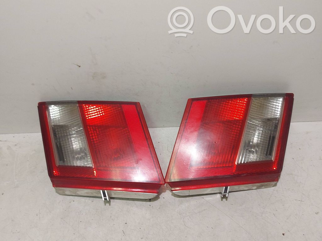 Tailgate rear/tail lights   ULO3316R