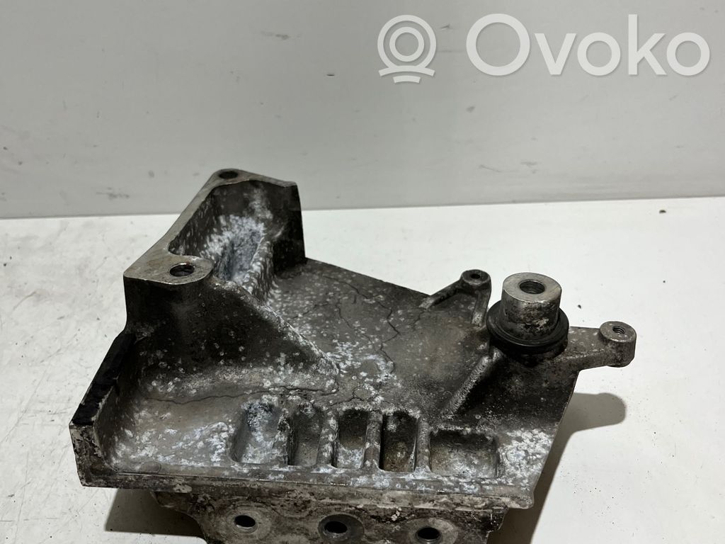 Engine mounting bracket   96440352