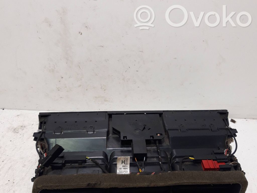 Audi A8 S8 D2 4D Rejilla de ventilación central del panel 