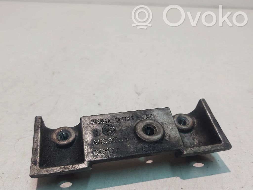 Peugeot 407 Engine mounting bracket 