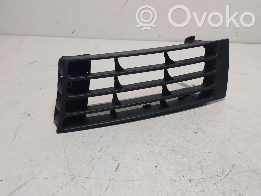 Audi A4 S4 B5 8D Rejilla inferior del parachoques delantero 