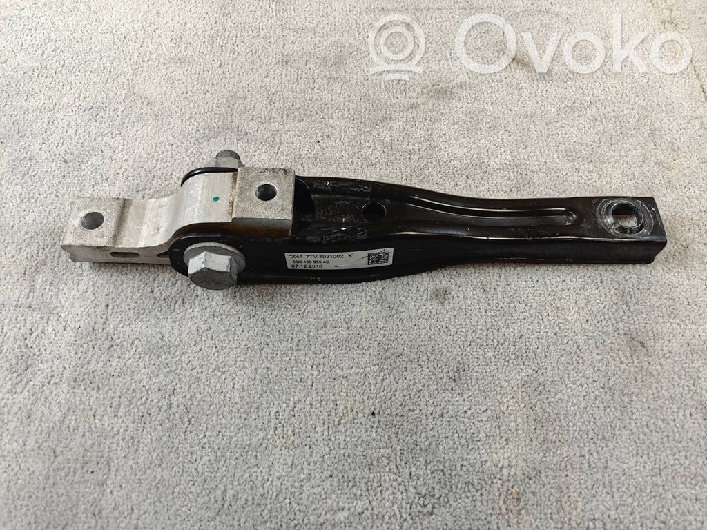 Volkswagen Tiguan Engine mounting bracket 
