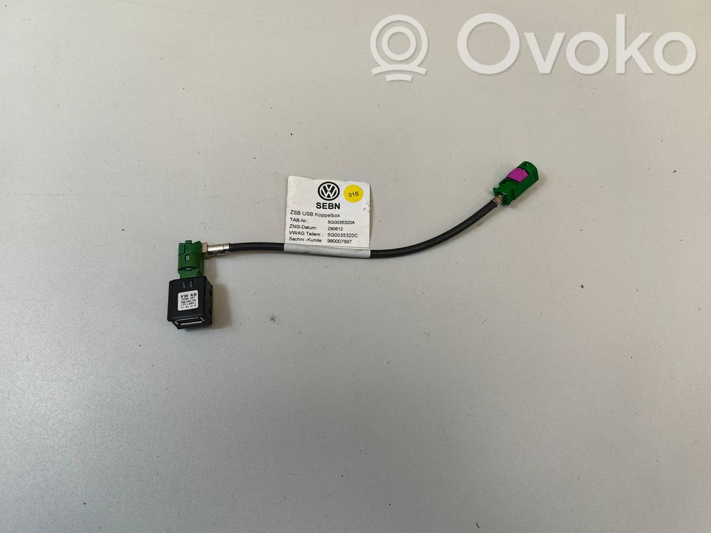 Volkswagen Golf VII Gniazdo / Złącze USB 