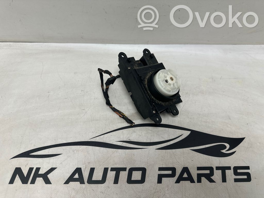 Head unit multimedia control   6944884