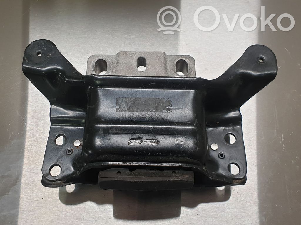 Volkswagen PASSAT B8 Soporte de montaje del motor 