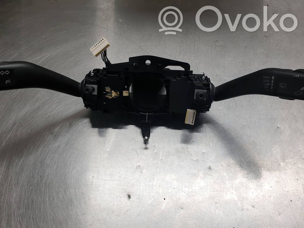Volkswagen Golf VI Wiper turn signal indicator stalk/switch 