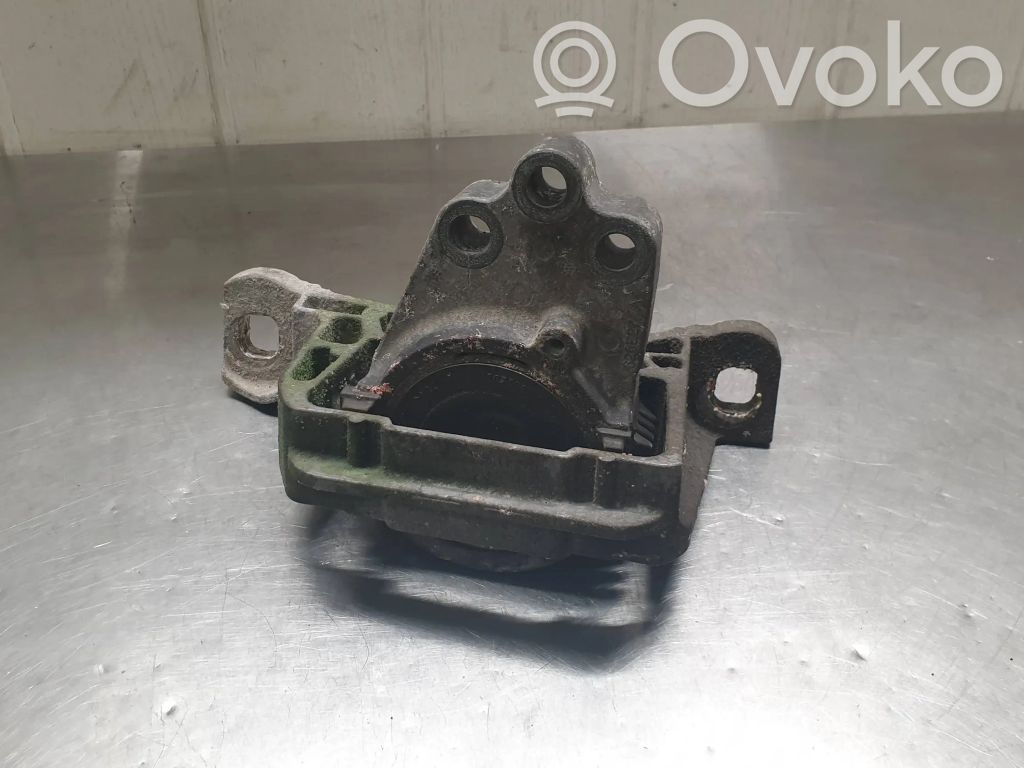 Ford Focus Engine mount bracket 