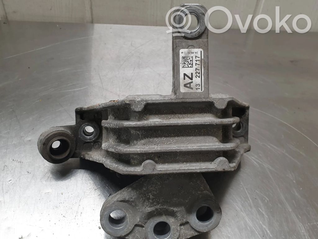 Opel Insignia A Engine mount bracket 