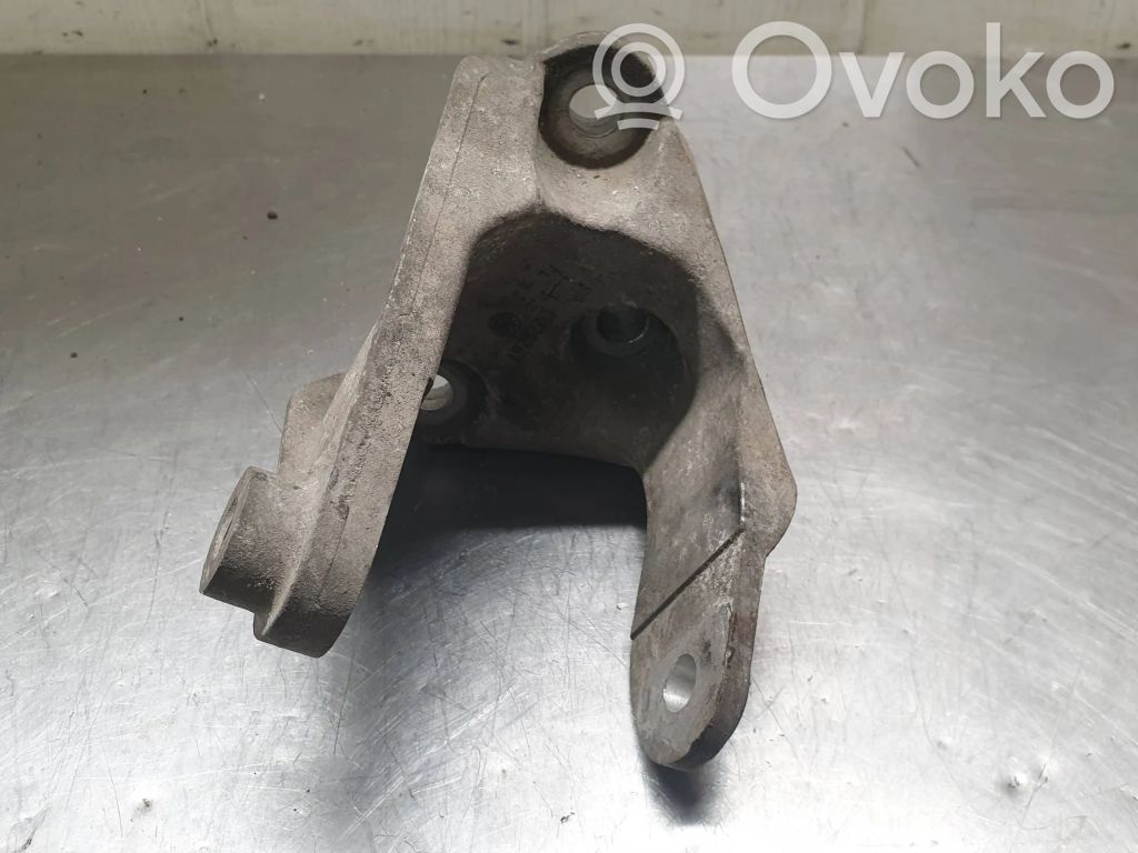 Opel Insignia A Engine mounting bracket 