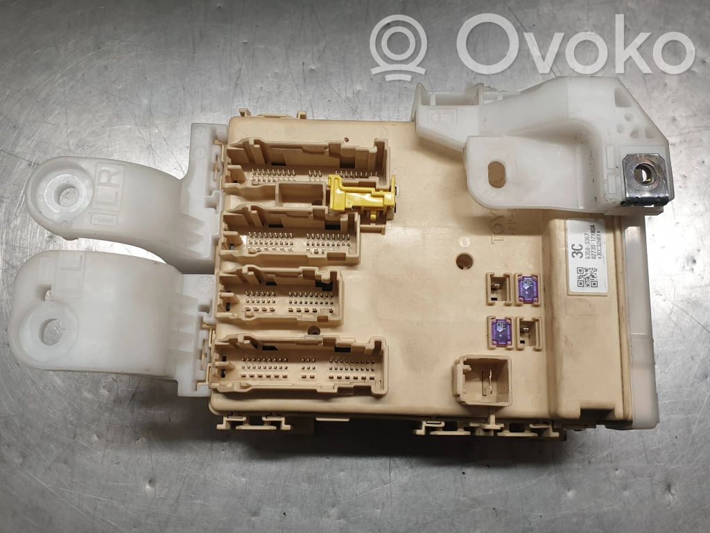 Toyota Auris E180 Fuse module 