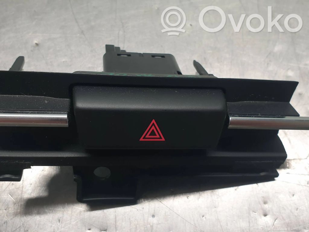 Mazda CX-3 Hazard light switch 