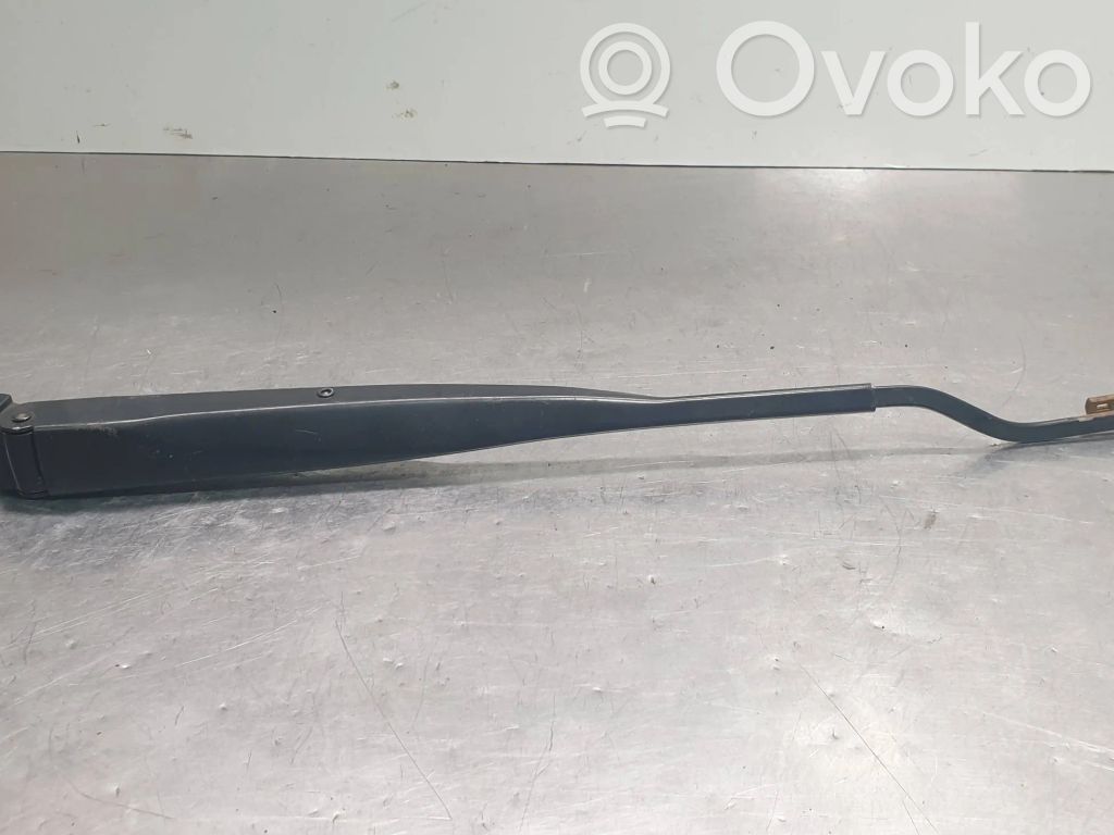 Toyota Prius+ (ZVW40) Front wiper blade arm 