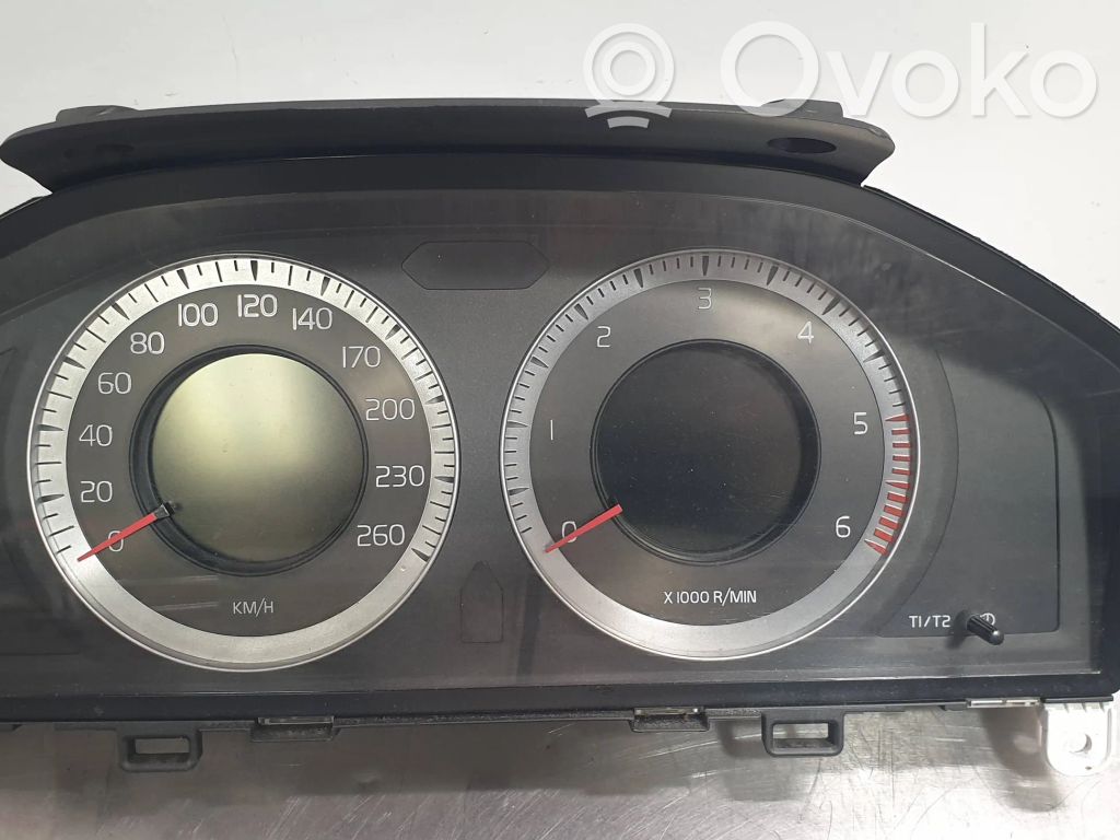 Volvo V70 Speedometer (instrument cluster) 
