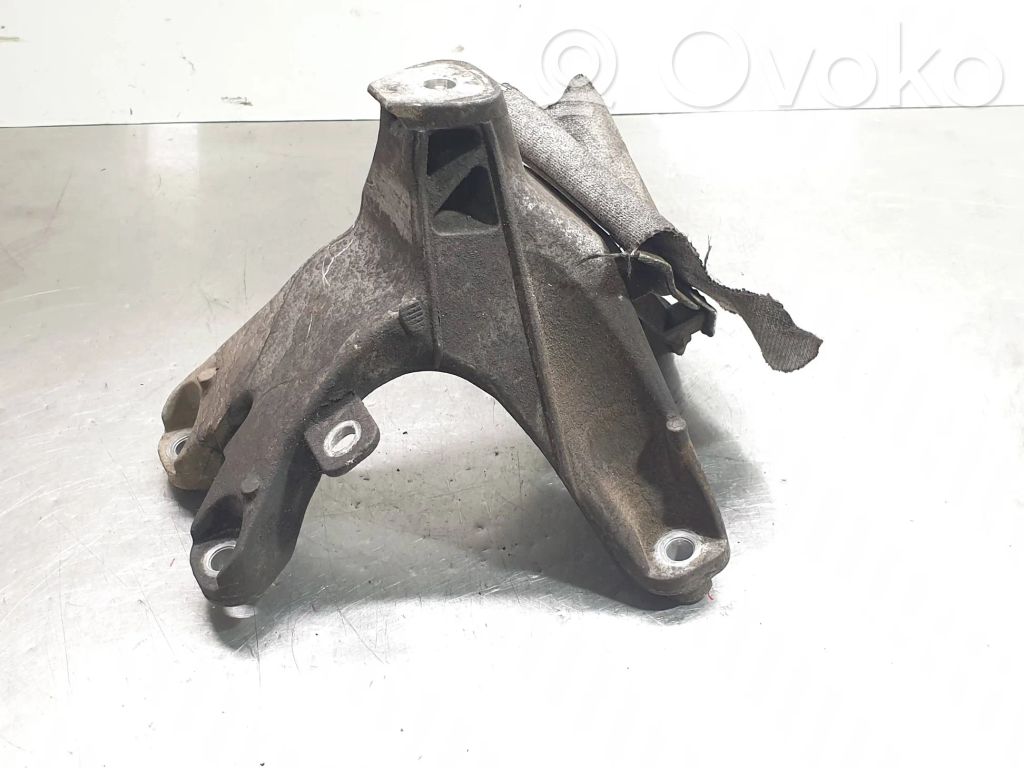 Audi A4 S4 B8 8K Engine mounting bracket 