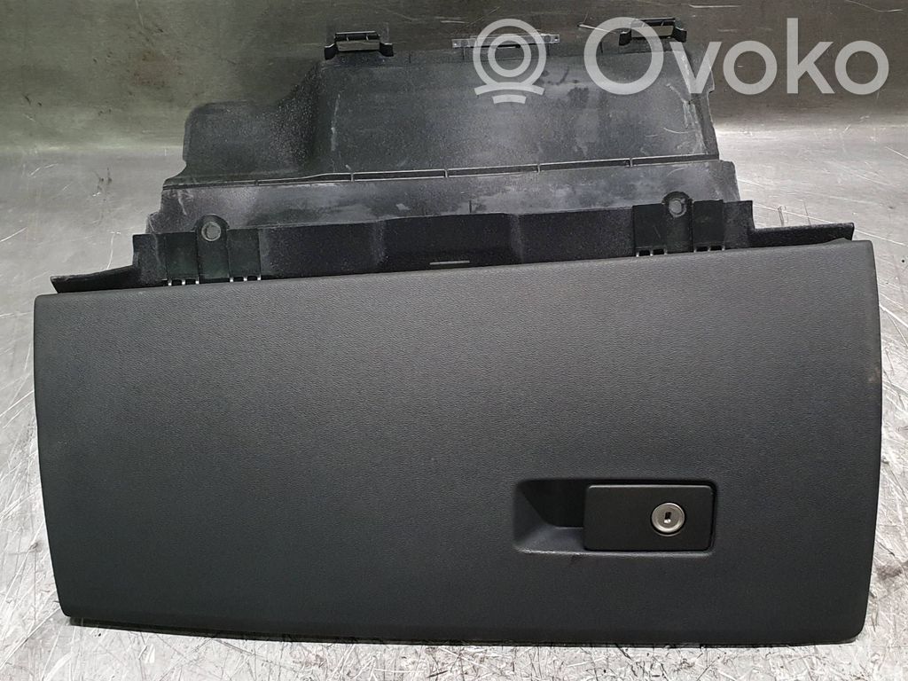 Volvo S80 Glove box 