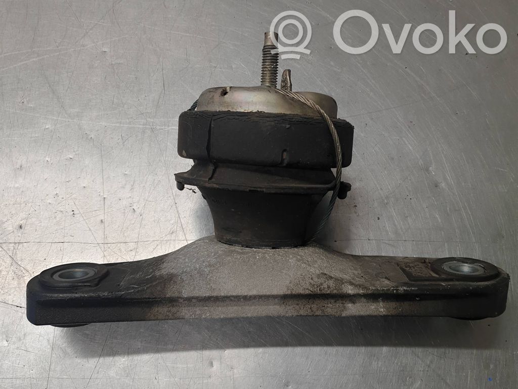 Volvo V40 Engine mount bracket 