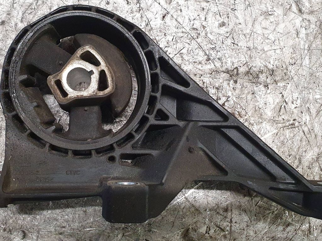 Opel Astra J Engine mount bracket 