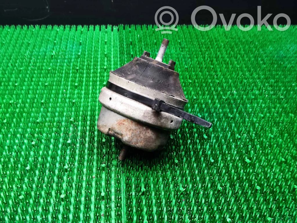 Engine mount bracket   8D0199379