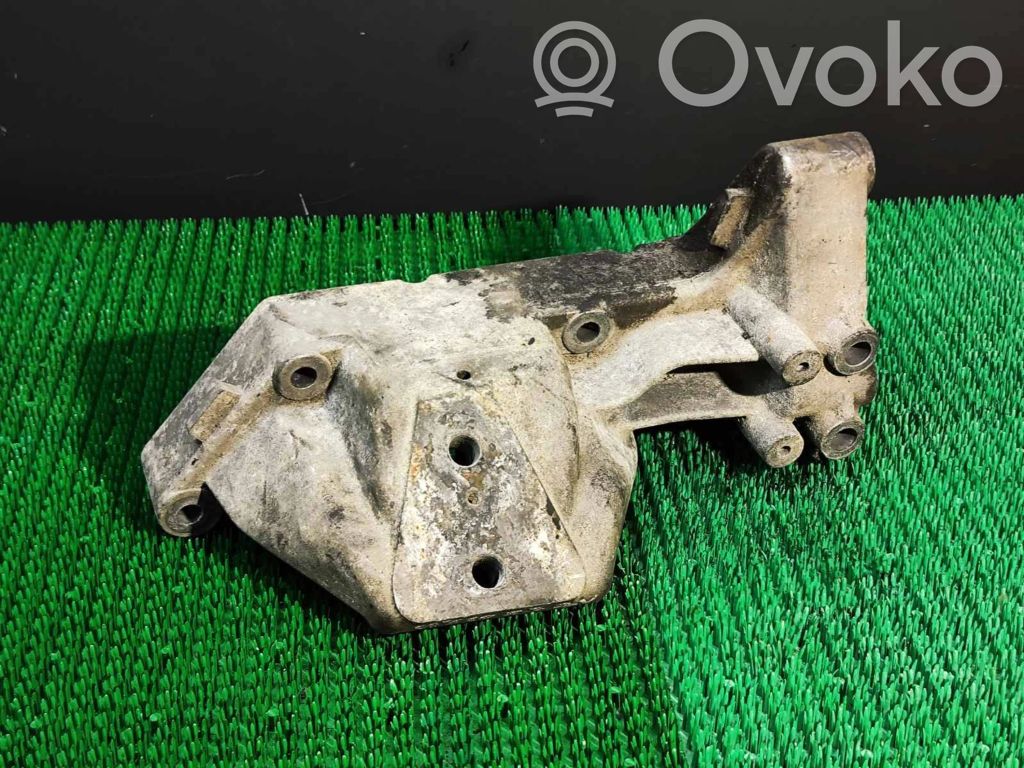 Iveco Daily 35 - 40.10 Engine mounting bracket 