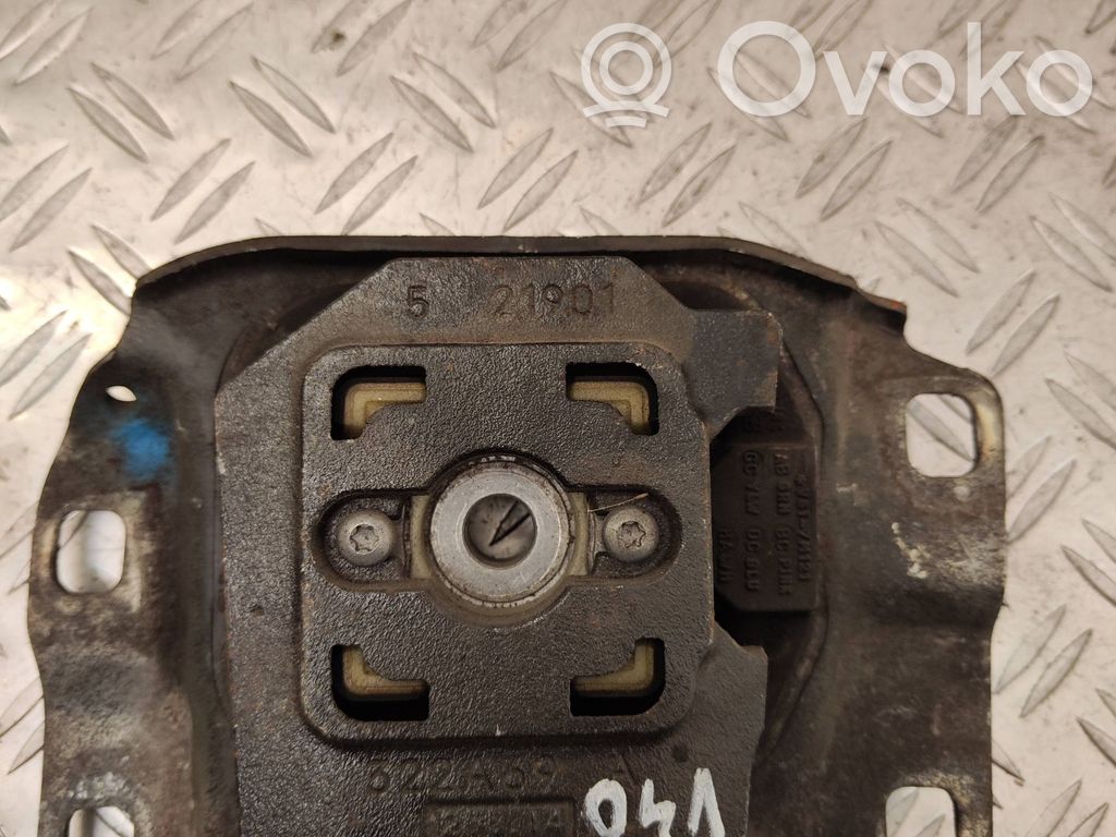 Volvo V40 Engine mount bracket 