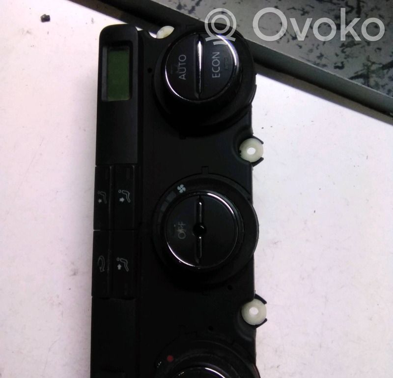 Volkswagen Touran I Climate control unit 
