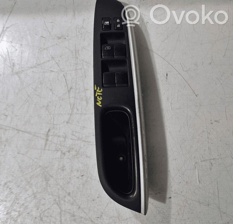 Nissan Note (E11) Electric window control switch 