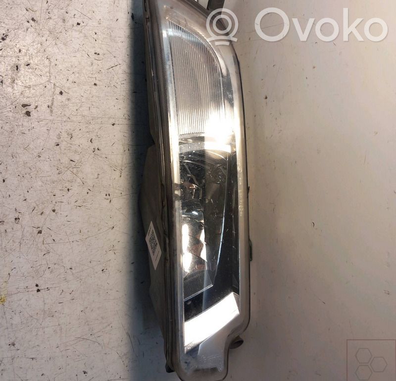 Volkswagen PASSAT B8 Lampa przednia 