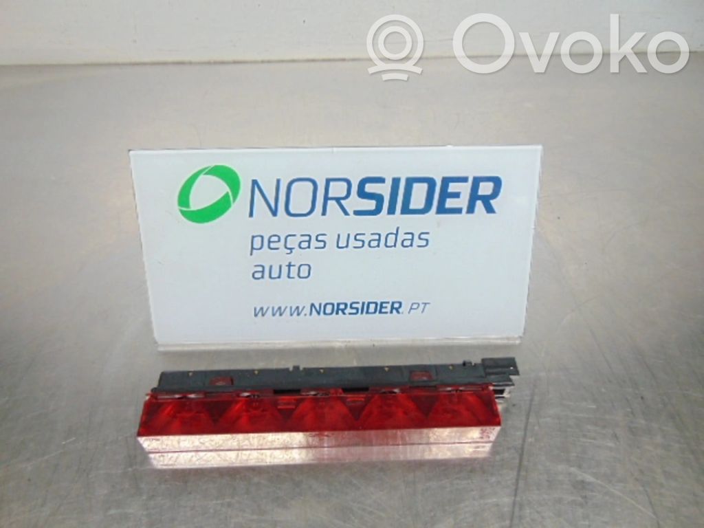 Luz de freno adicional/tercera