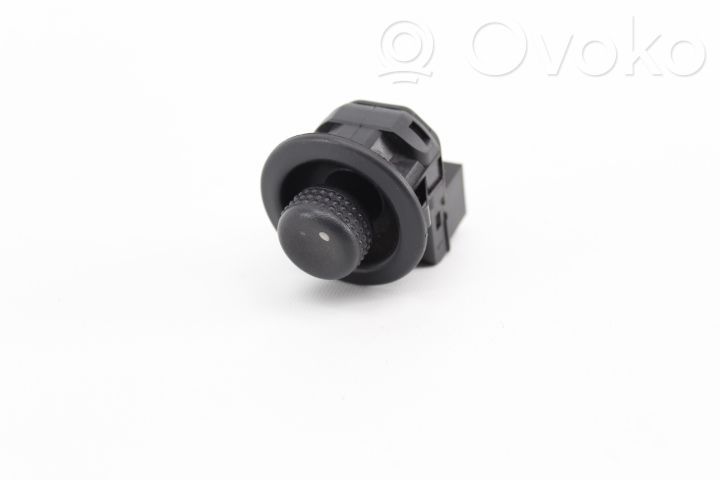 Renault Clio II Wing mirror switch 