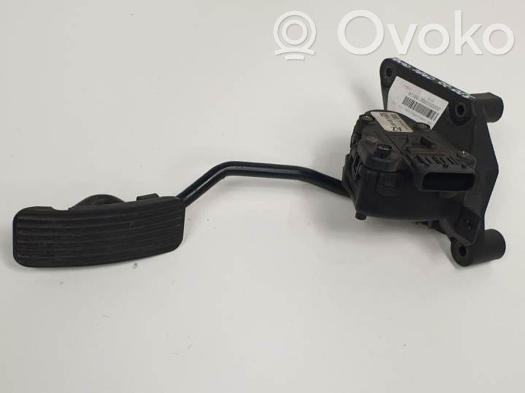 Accelerator throttle pedal   9129857,6PV00811100