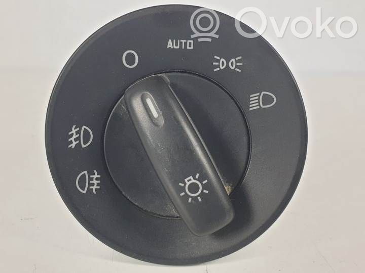 Skoda Octavia Mk2 (1Z) Przełącznik świateł 