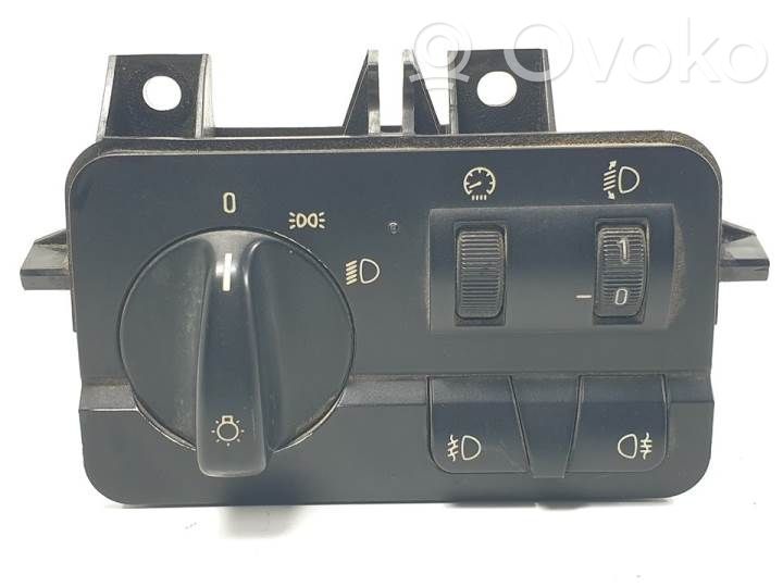 Light switch   6923478