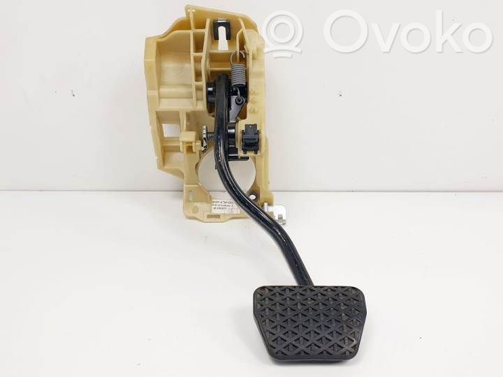 Pedal de freno   35106759944,676922103