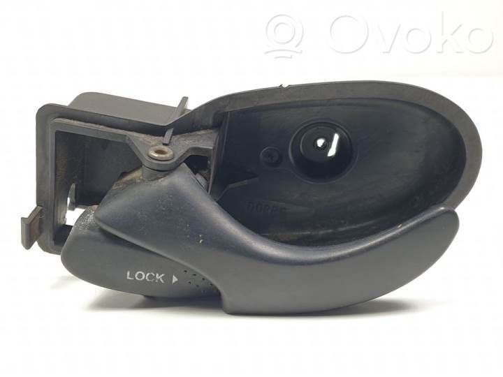 Manecilla interna puerta delantera   YC15V22601AB