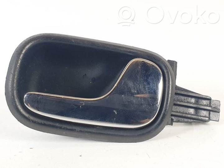 Manecilla interna puerta trasera   8D0839020