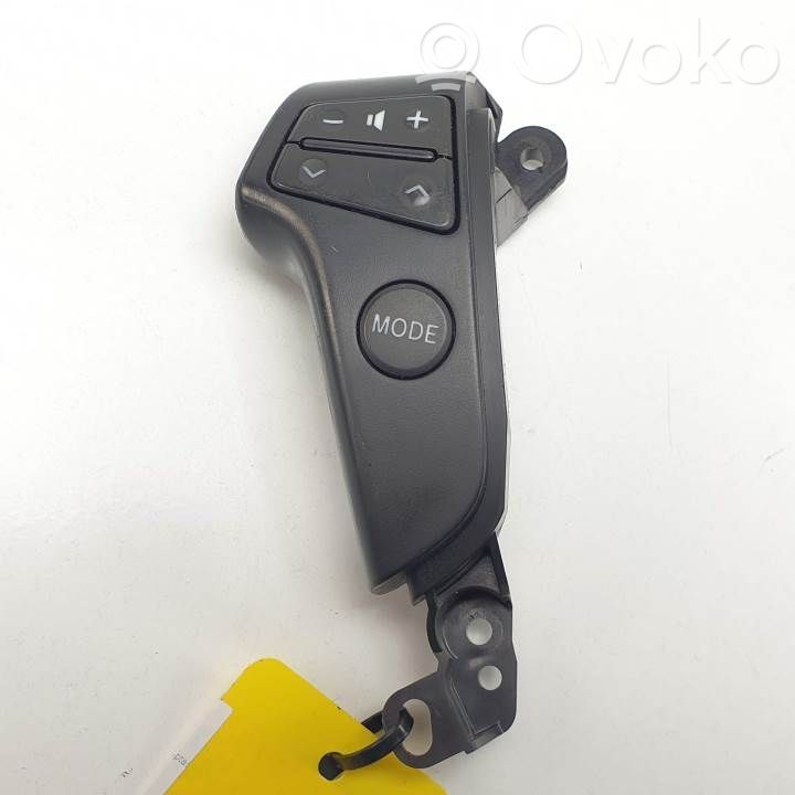 Toyota Avensis T250 Pulsanti/interruttori sul volante 