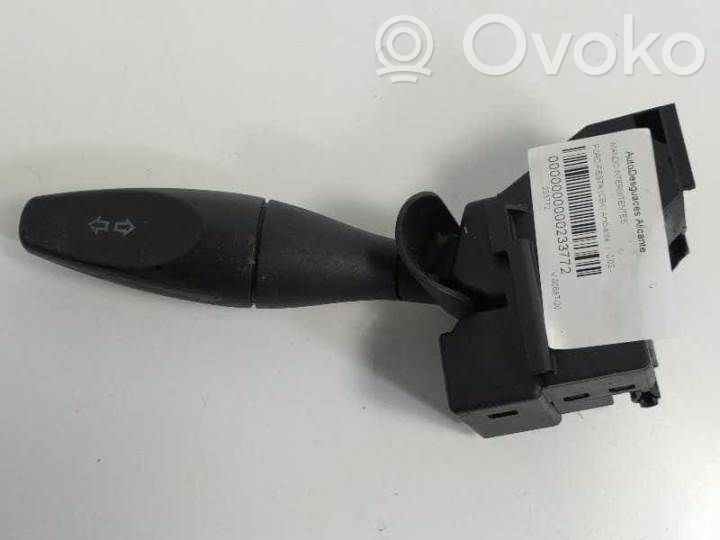 Suuntavilkun vipu   1S7T13335AE