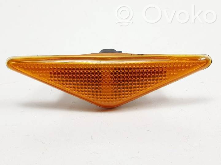 Ford Mondeo Mk III Indicatore di direzione del parafango anteriore