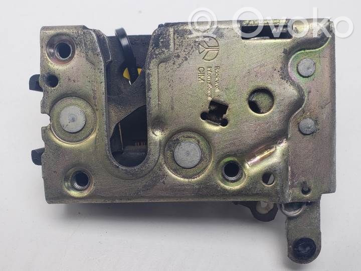 Peugeot 205 Zamek drzwi przednich 